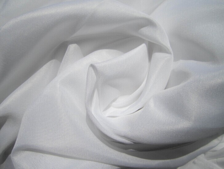 Polyester Microfiber Fabric Peach Finished white color 115 gsm